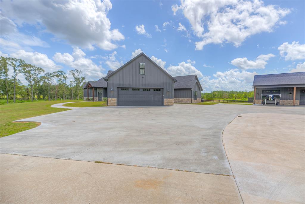 Livingston, Texas, 77351, United States, 5 Bedrooms Bedrooms, ,6 BathroomsBathrooms,Residential,Active,1905360
