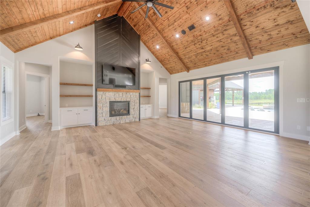 Livingston, Texas, 77351, United States, 5 Bedrooms Bedrooms, ,6 BathroomsBathrooms,Residential,Active,1905360