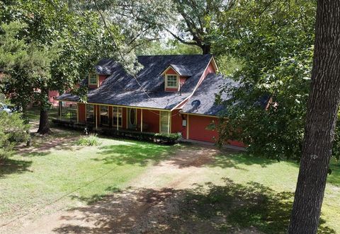 Photo of 811 Janis Drive, Bullard, TX 75757 (MLS # 32002403) Photo of 811 Janis Drive, Bullard, TX 75757 (MLS # 32002403)