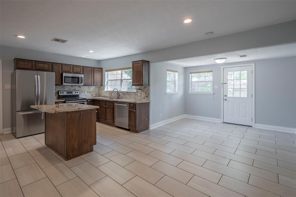 1109 Dismuke Street, Houston, Texas image 9