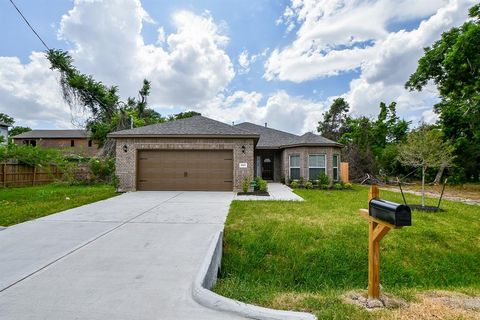 Photo of 6519 Utah Street, Houston, TX 77091 (MLS # 42142411) Photo of 6519 Utah Street, Houston, TX 77091 (MLS # 42142411)