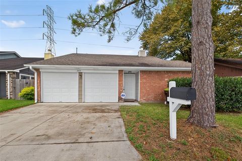 Photo of 2610 Creekway Circle, Missouri City, TX 77459 (MLS # 32584386)