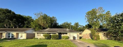 Single Family Residence in Houston TX 5526 Elm Springs Drive.jpg