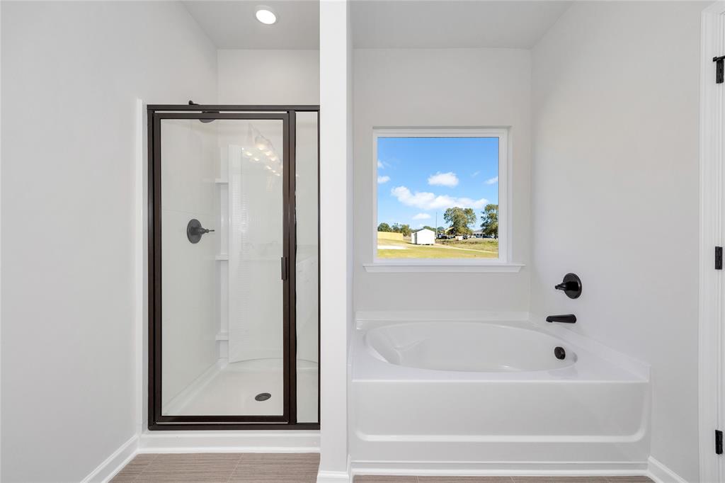 406 Kendall Crest Drive, Alvin, Texas image 7