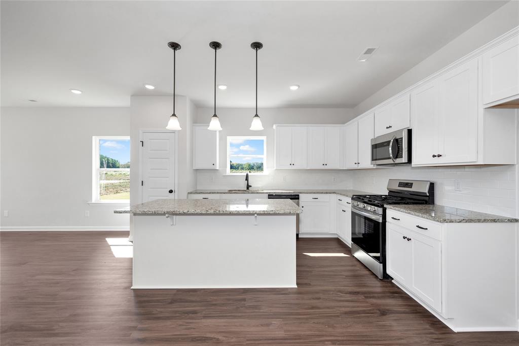 406 Kendall Crest Drive, Alvin, Texas image 3