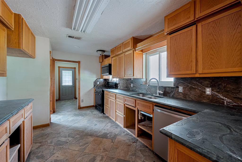 14208 Walker Road, Conroe, Texas image 12