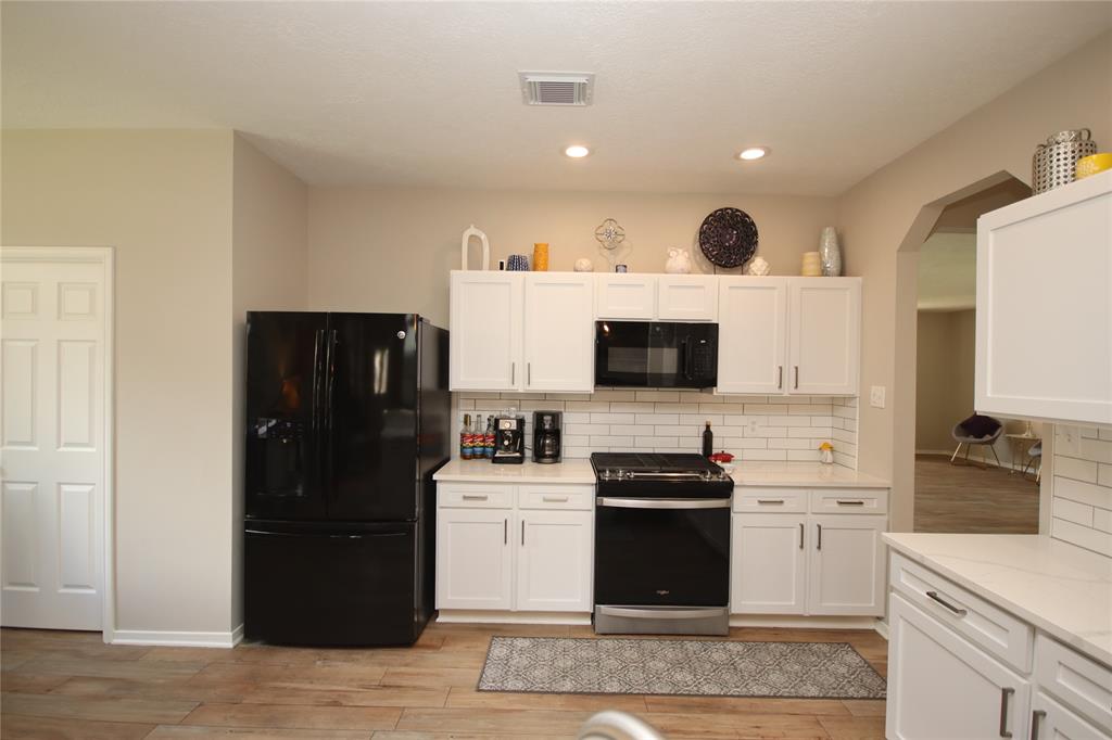 22034 Holly Branch Drive, Tomball, Texas image 9