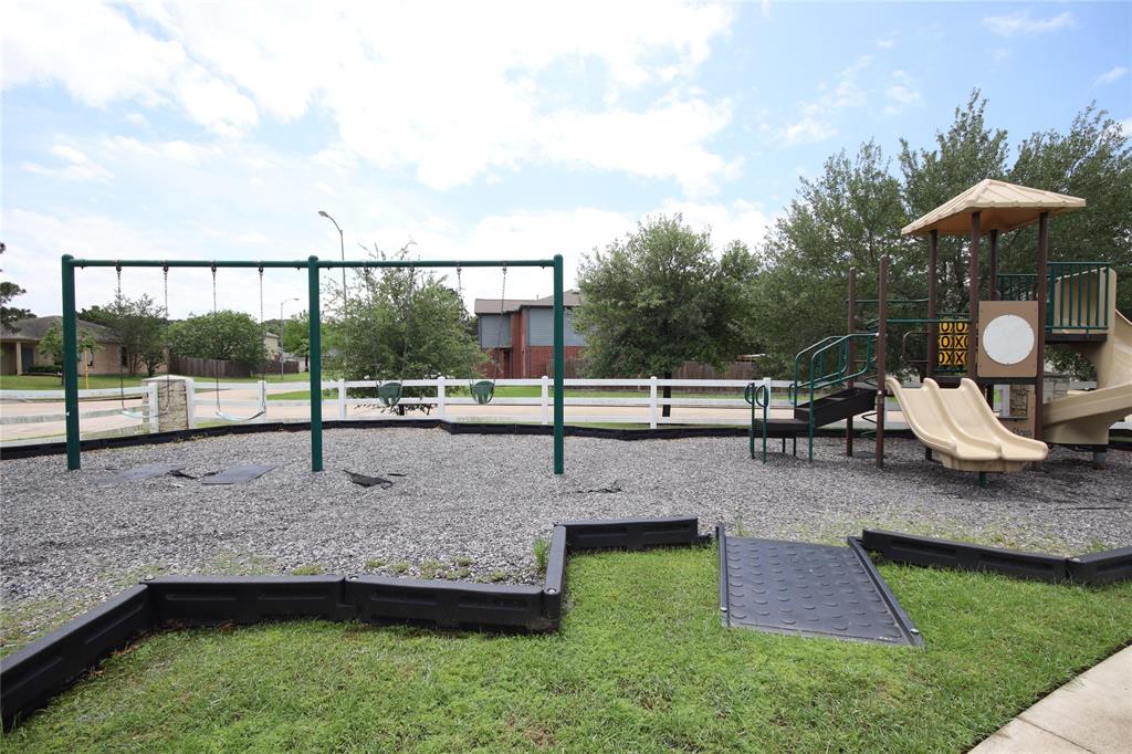 22034 Holly Branch Drive, Tomball, Texas image 36