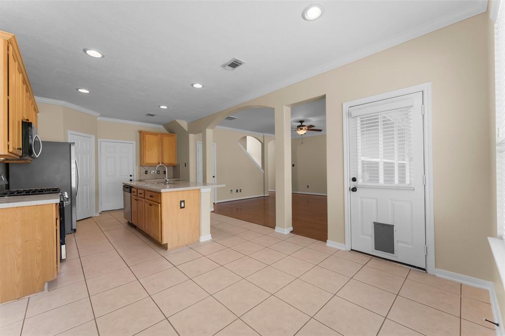 54 E Burberry Circle, The Woodlands, Texas image 11