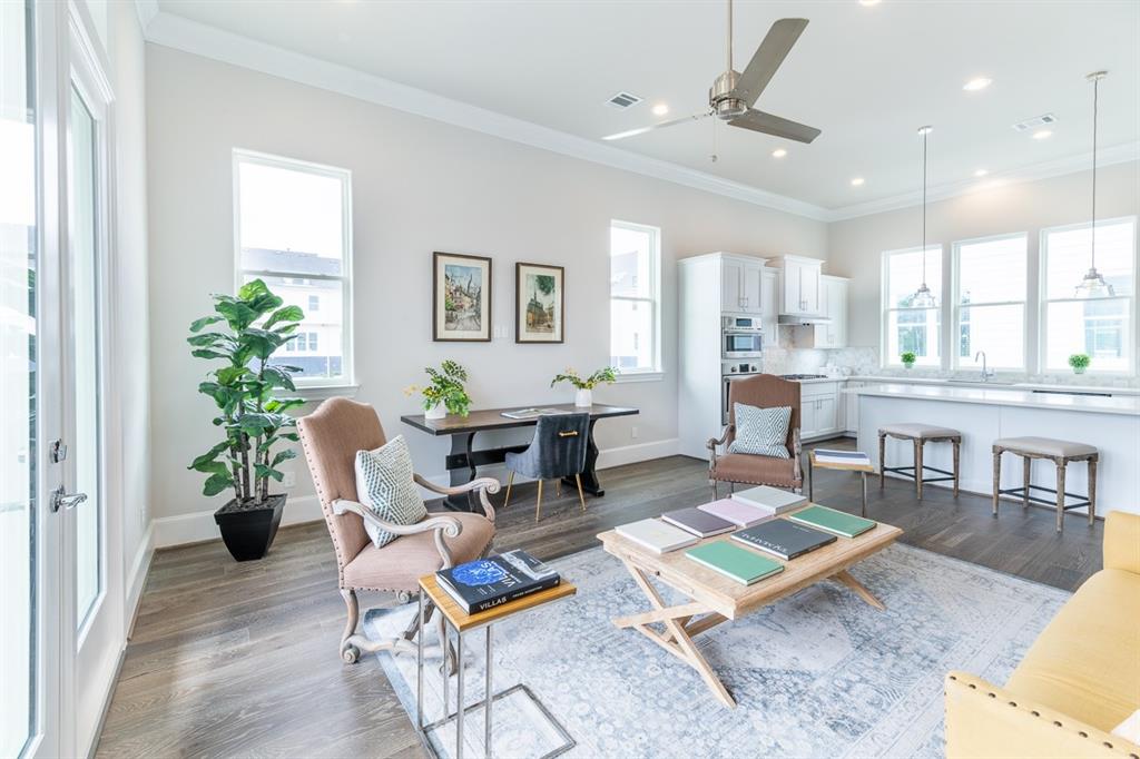 819 Bringhurst