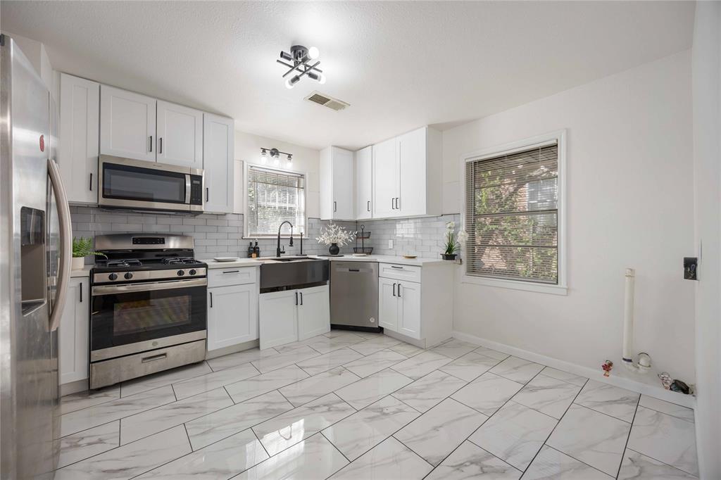 5030 Clover Street, Houston, Texas image 11