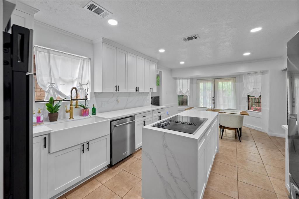 8519 Rebawood Drive, Humble, Texas image 23