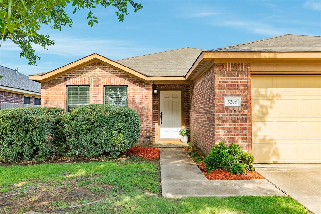 5206 La Rocco Way, Alvin, Texas image 3