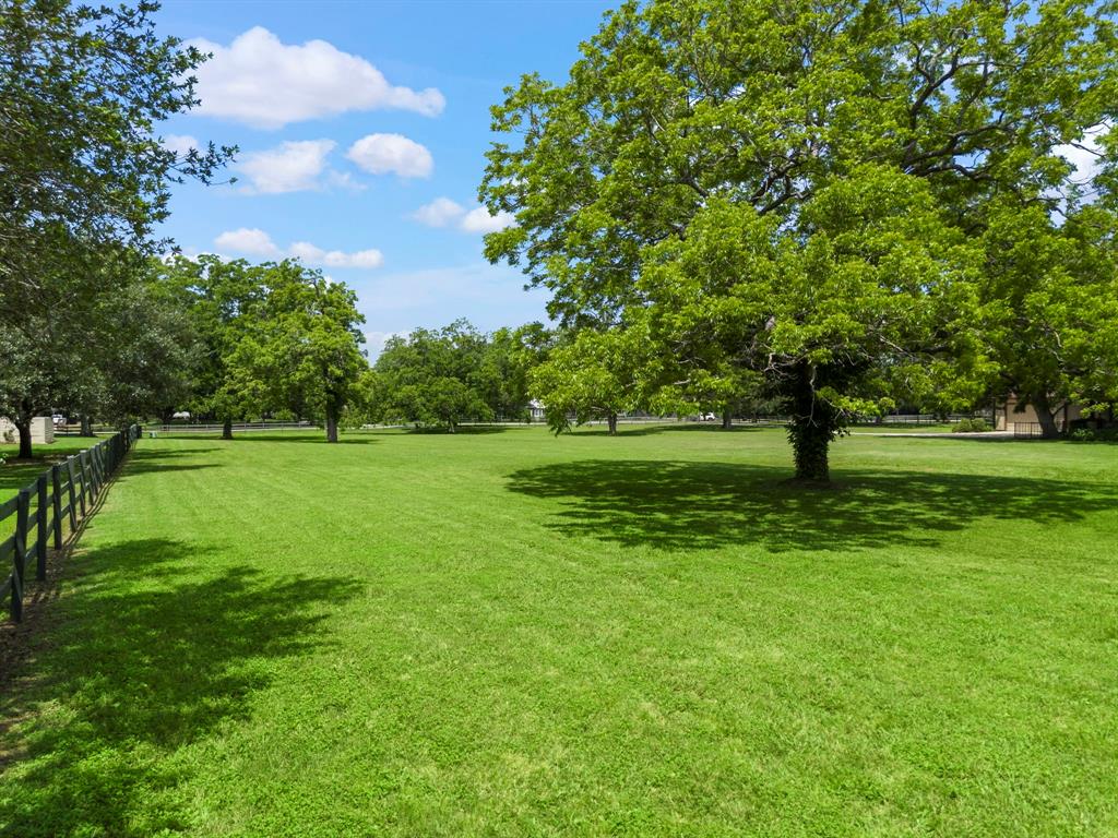 5326 Harris Woods Trace, Fulshear, Texas image 4