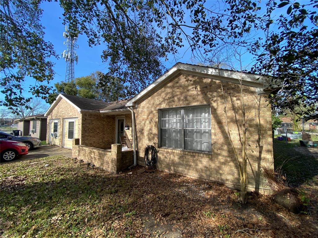 209 E Foley Street, Alvin, Texas image 2