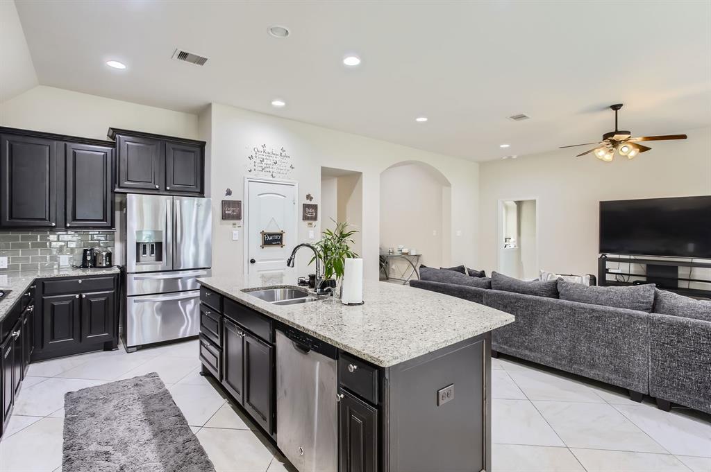 9235 Lakeshores Lagoon Lane, Cypress, Texas image 9