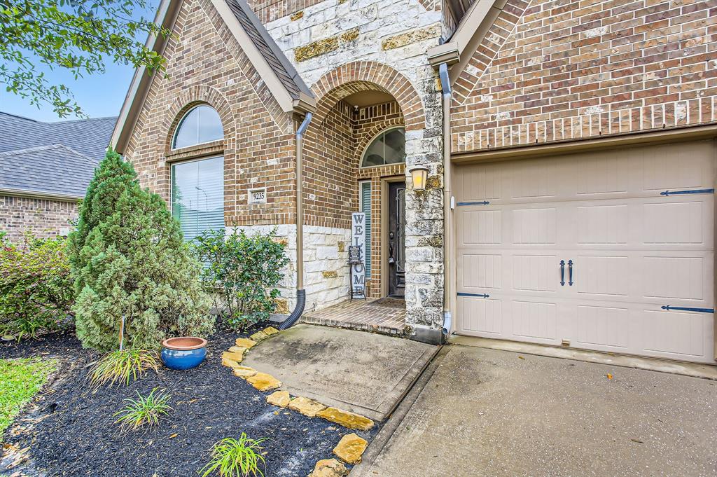 9235 Lakeshores Lagoon Lane, Cypress, Texas image 2
