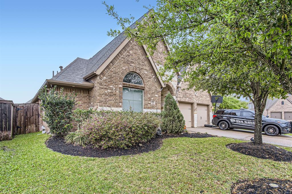 9235 Lakeshores Lagoon Lane, Cypress, Texas image 1