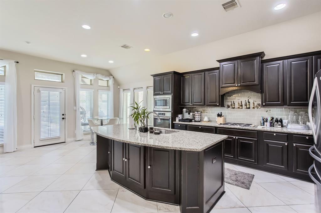 9235 Lakeshores Lagoon Lane, Cypress, Texas image 8