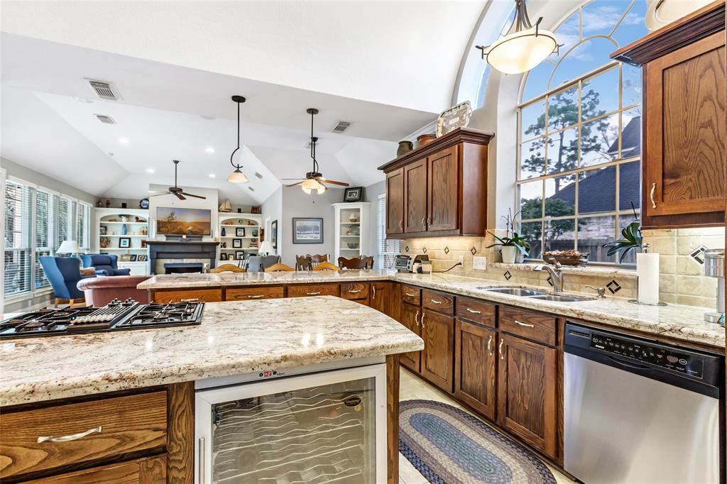 5918 Hidden Lakes Drive, Kingwood, Texas image 13