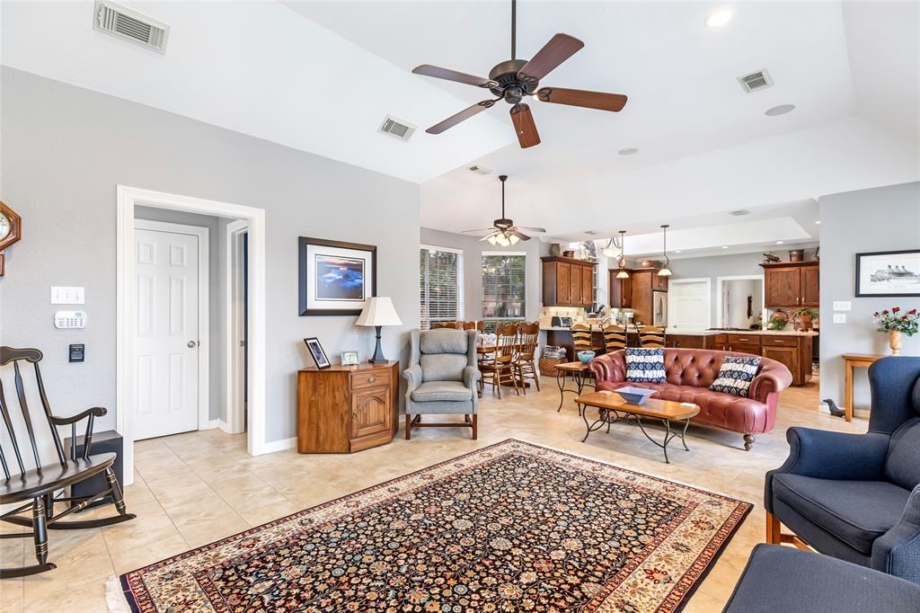 5918 Hidden Lakes Drive, Kingwood, Texas image 18