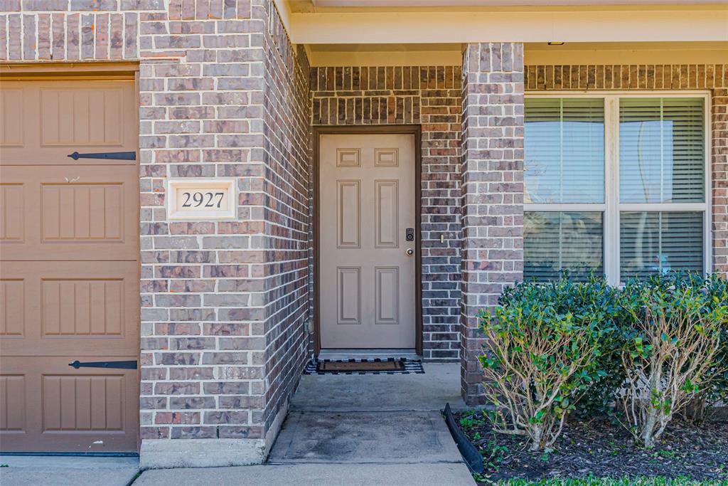 2927 Coachmaker Trail, Rosenberg, Texas image 3