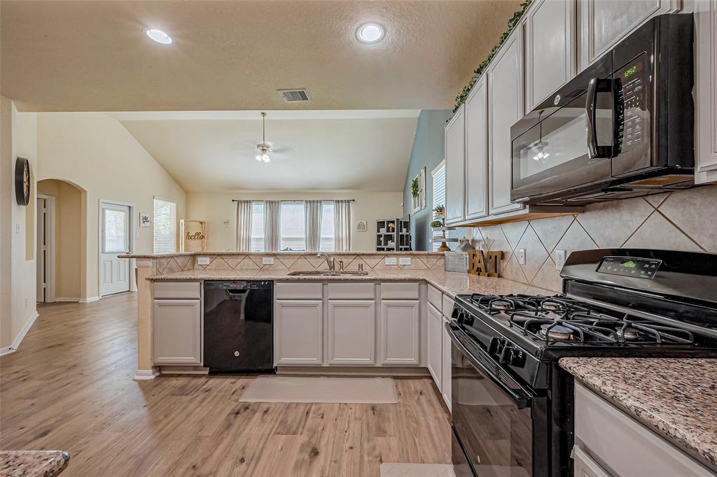 2927 Coachmaker Trail, Rosenberg, Texas image 12