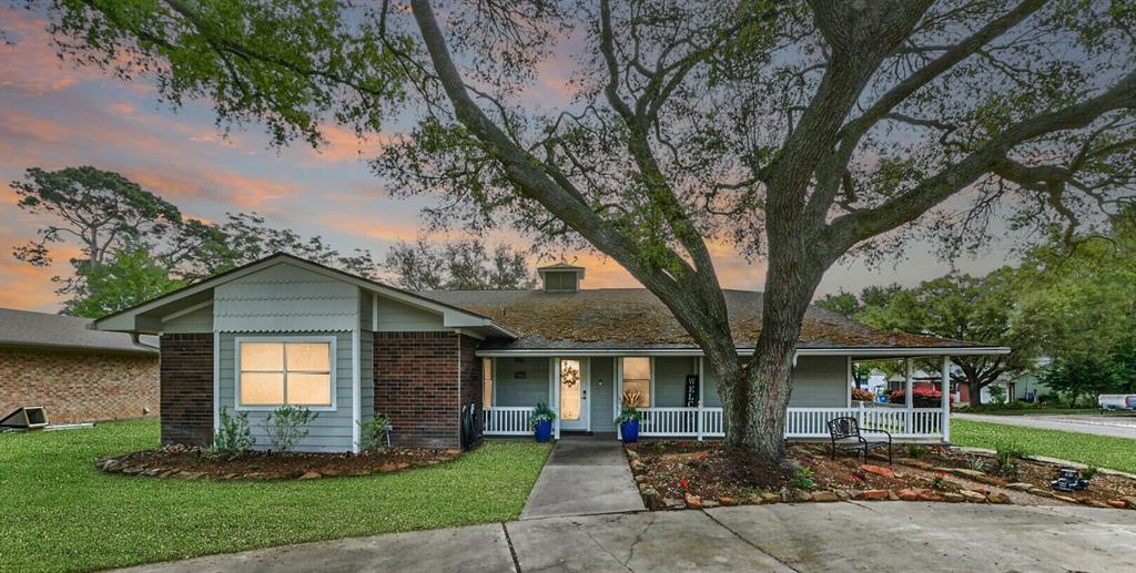9818 Twin Shores Drive, Willis, Texas image 1
