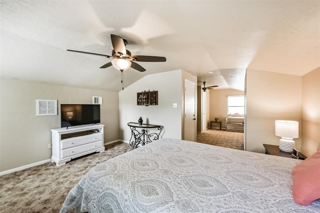 9818 Twin Shores Drive, Willis, Texas image 34