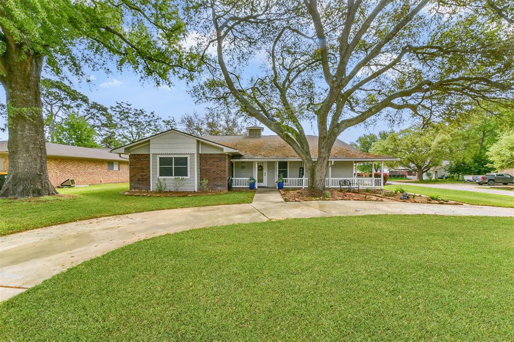9818 Twin Shores Drive, Willis, Texas image 2