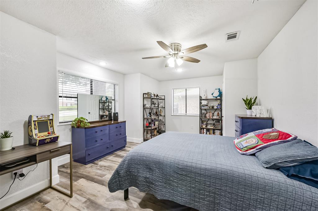 9818 Twin Shores Drive, Willis, Texas image 26