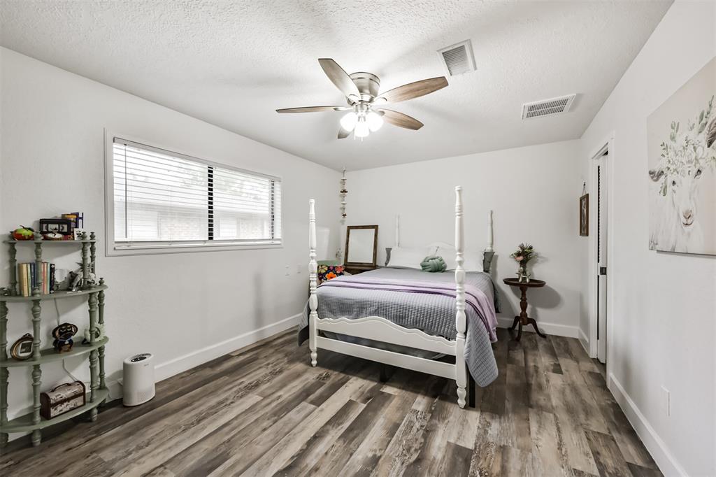 9818 Twin Shores Drive, Willis, Texas image 27
