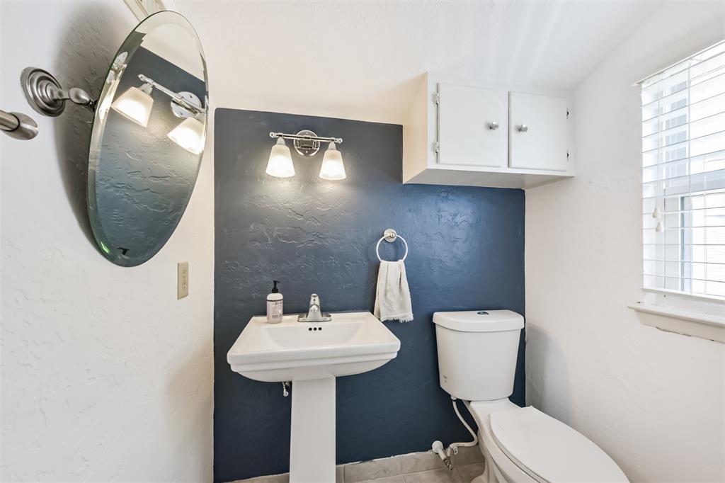 9818 Twin Shores Drive, Willis, Texas image 38