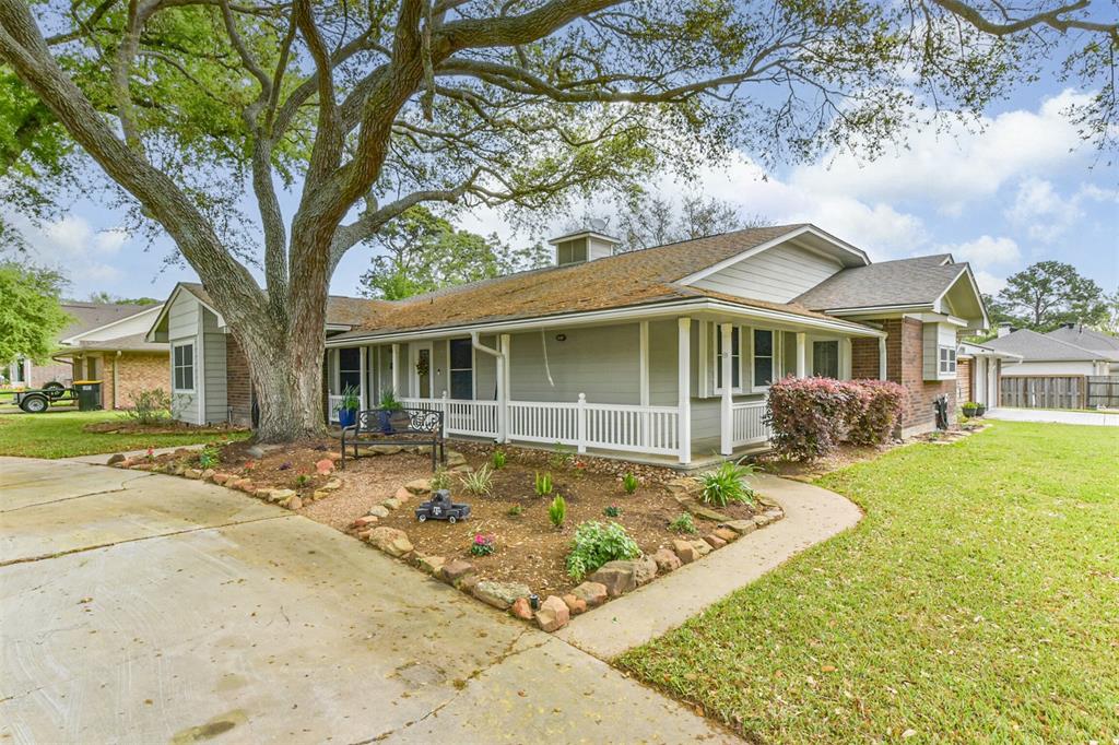 9818 Twin Shores Drive, Willis, Texas image 4