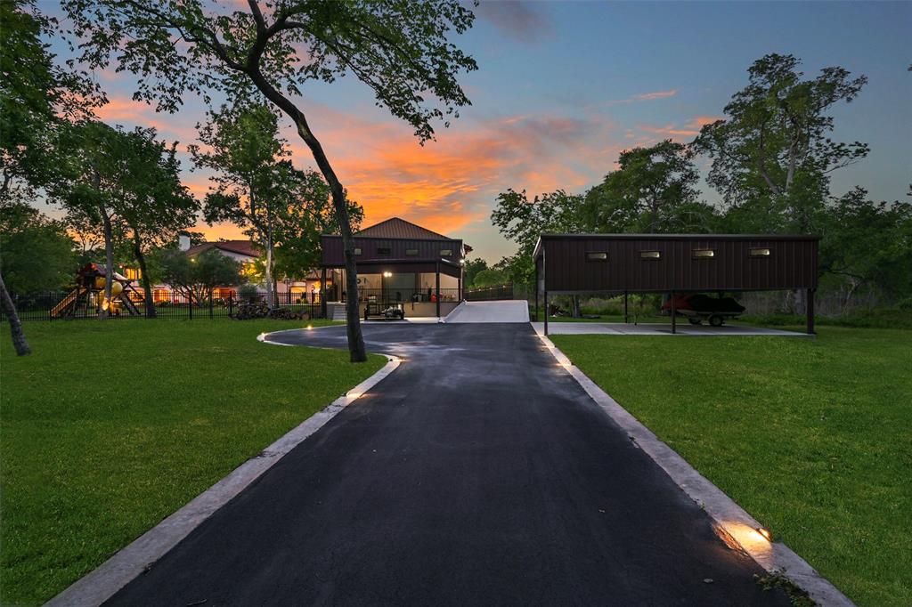 2412 Airline Drive, Friendswood, Texas image 9