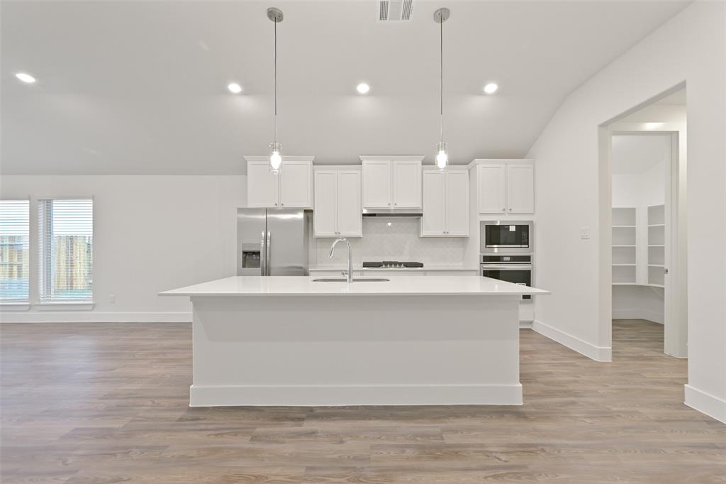 1541 Apache Heights Drive, Dayton, Texas image 9