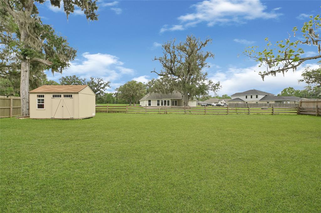 2234 Shalmar Drive, West Columbia, Texas image 13