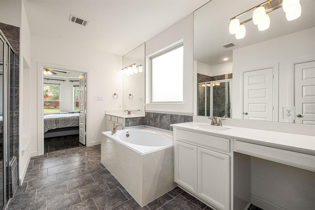 35 Winter Thicket Place, Tomball, Texas image 21