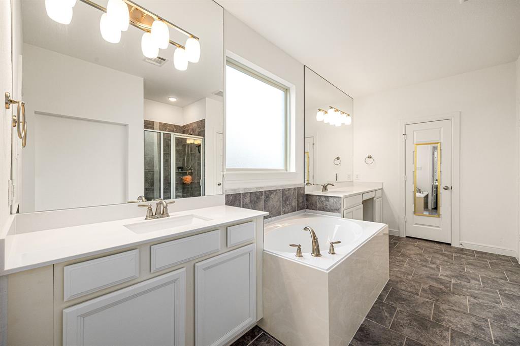 35 Winter Thicket Place, Tomball, Texas image 19