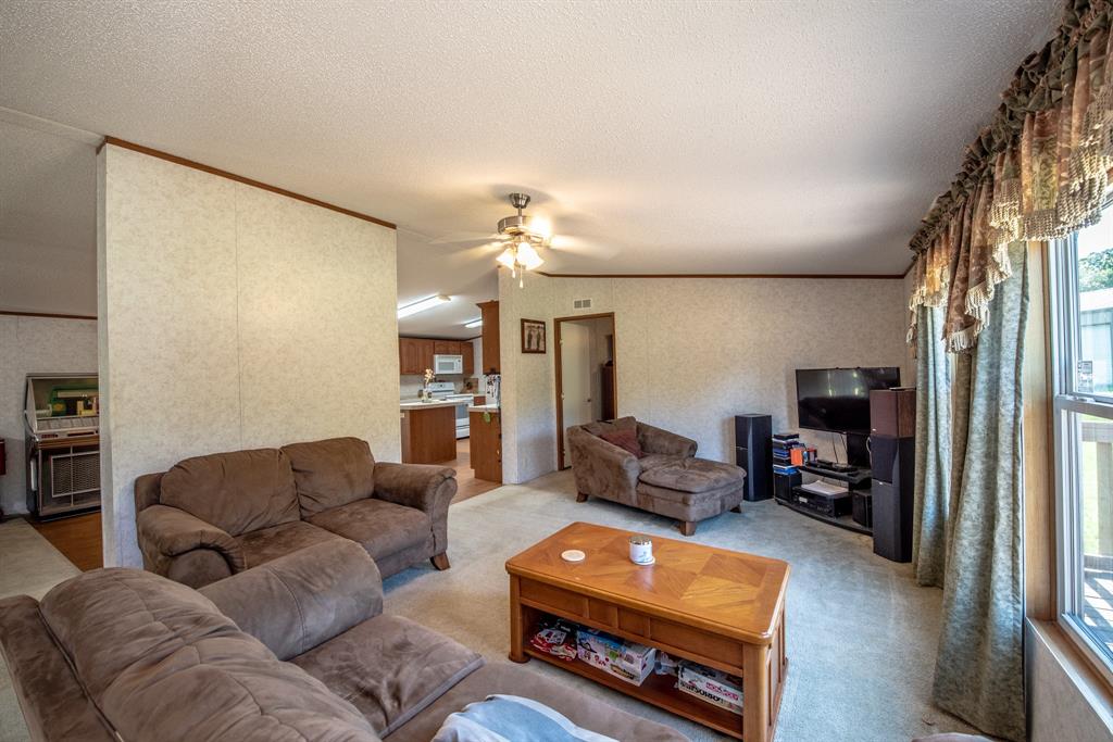 102 Windwood Circle, Somerville, Texas image 4
