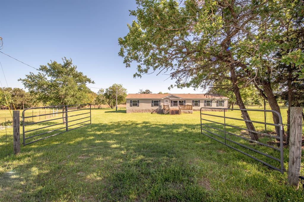 102 Windwood Circle, Somerville, Texas image 2