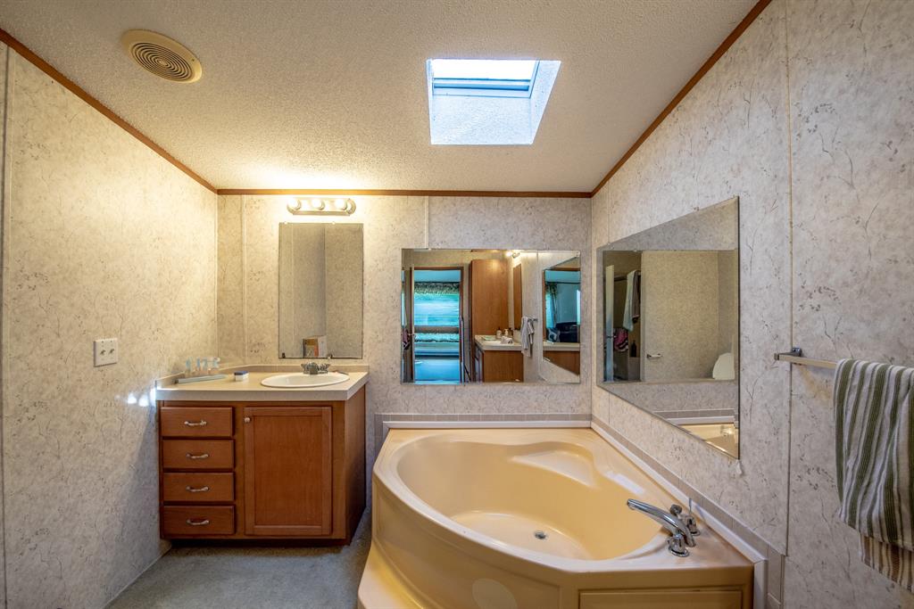 102 Windwood Circle, Somerville, Texas image 11