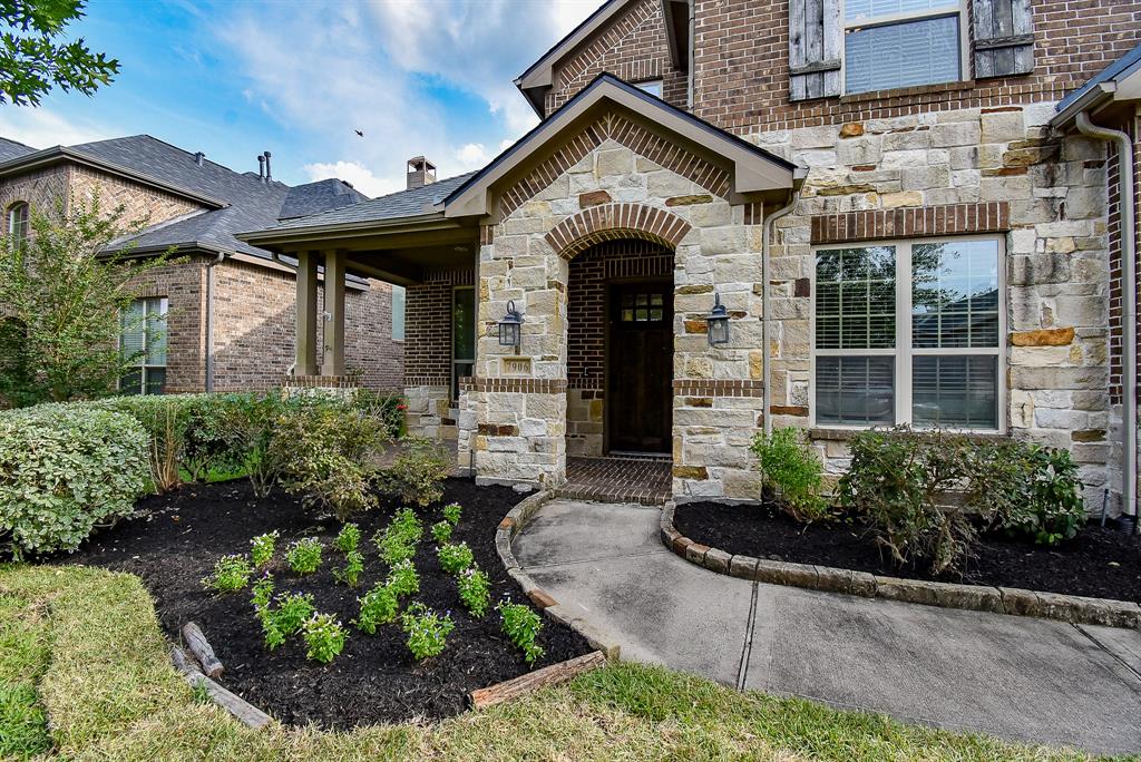 7906 Lake Commons Drive