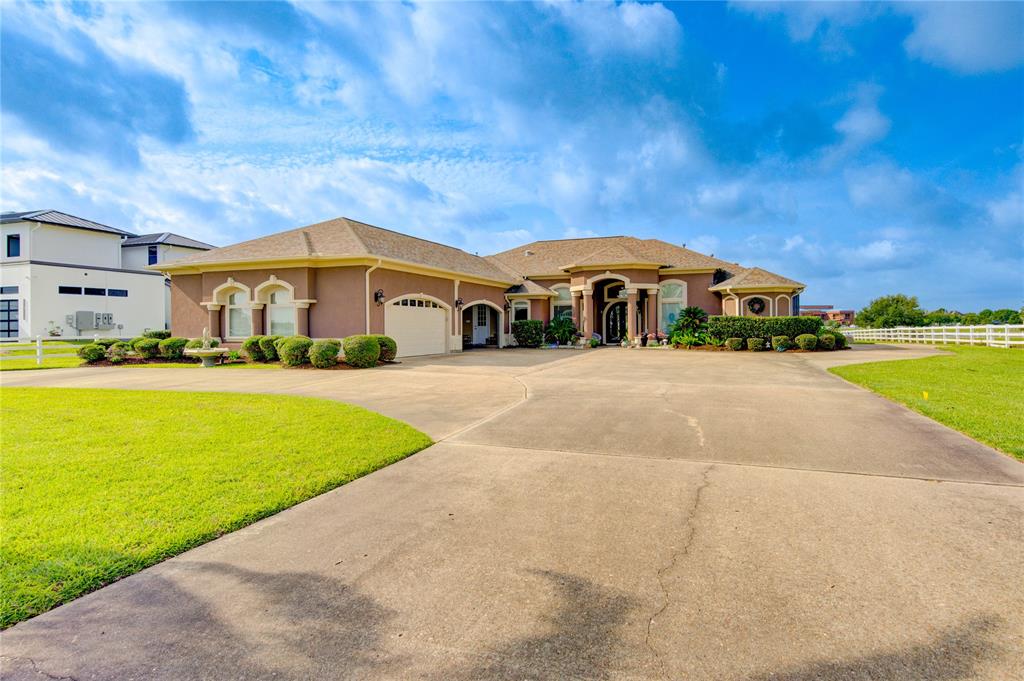 5942 Sagamore Bay Lane