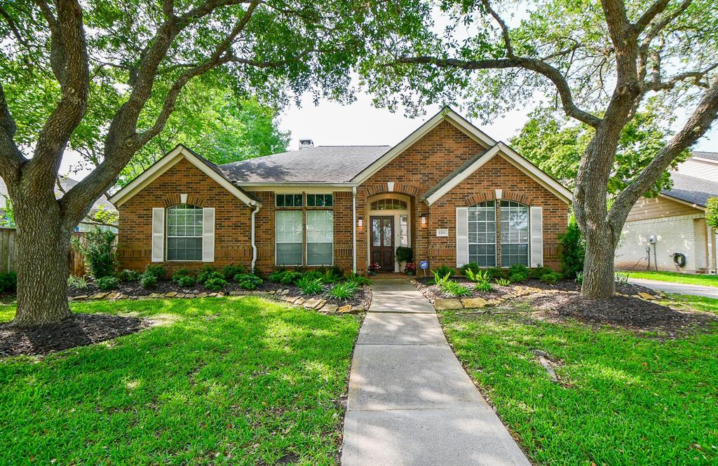 1211 Magnolia Woods Court, Sugar Land, Texas image 2