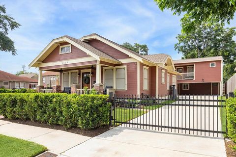 Single Family Residence in Houston TX 1115 Peddie Street.jpg