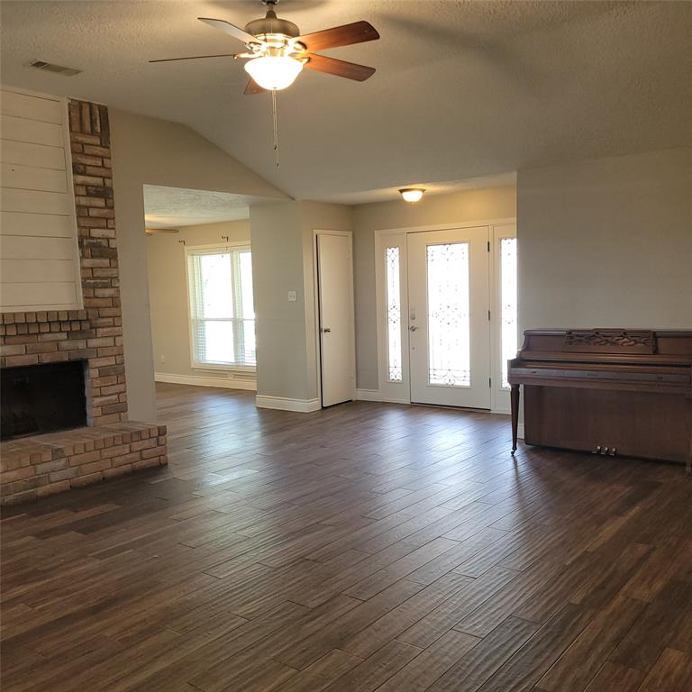 1310 Piney Woods Drive, Friendswood, Texas image 3