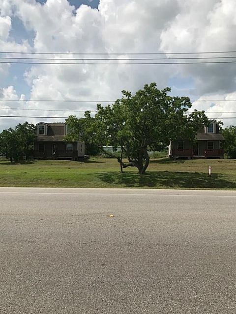 Photo of 24 E Bayshore Drive, San Leon, TX 77539 (MLS # 52642481)
