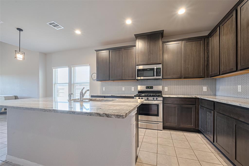108 Solana Point Drive, Katy, Texas image 6