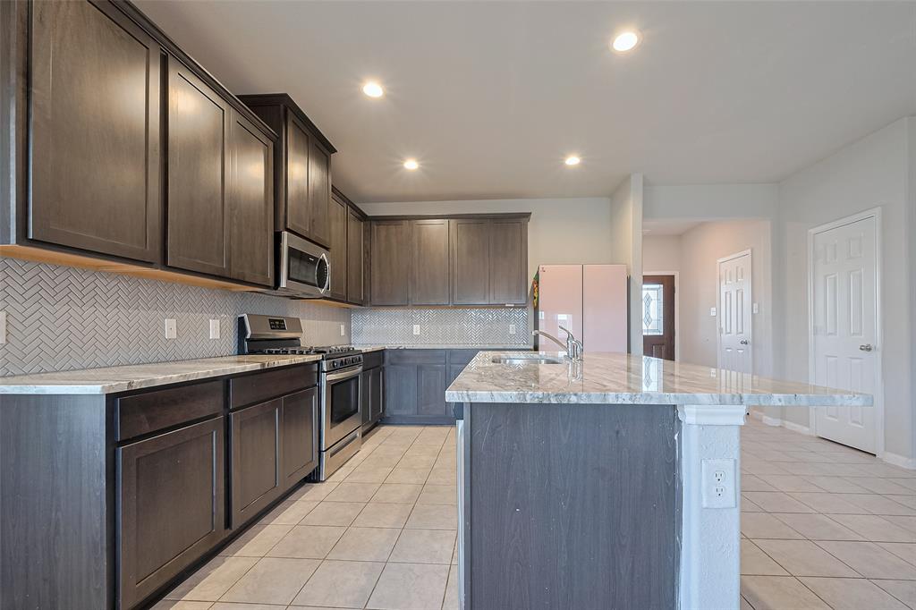 108 Solana Point Drive, Katy, Texas image 7